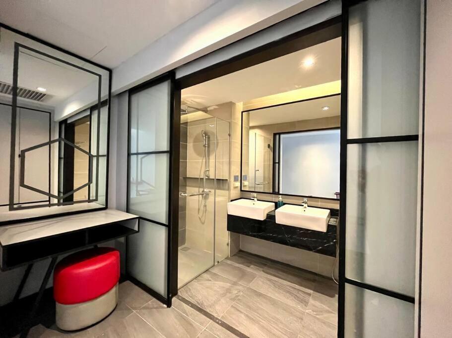 M101 Klcc Kl City King Suites By Livin Kuala Lumpur Buitenkant foto